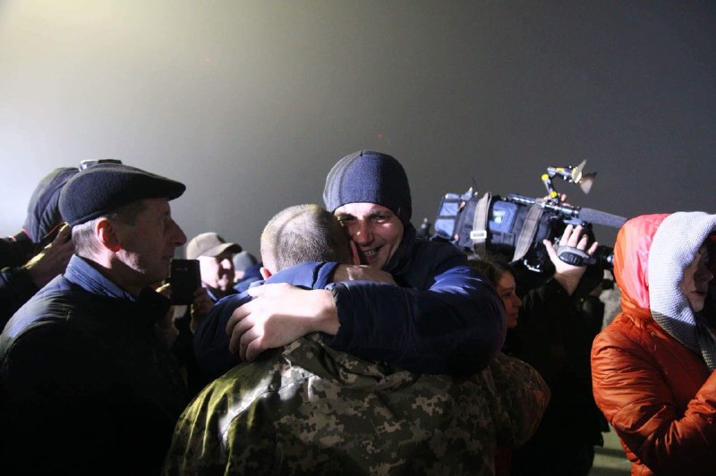 В Киеве встретили освобожденных на Донбассе заложников (фоторепортаж)