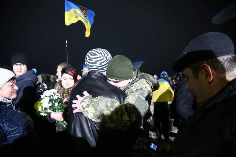 В Киеве встретили освобожденных на Донбассе заложников (фоторепортаж)