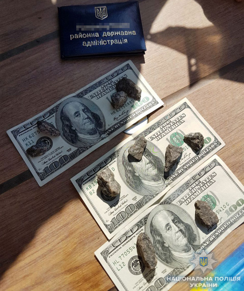 Полиция за три дня задержала на взятках 9 чиновников в 6 областях