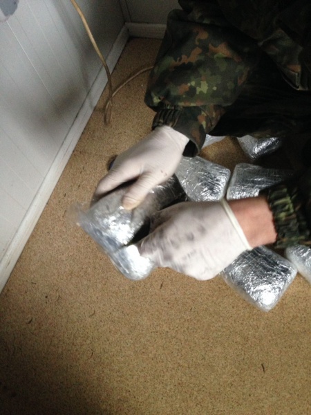 Українець намагався провезти через КПВВ 7 кг марихуани у запасці автомобіля