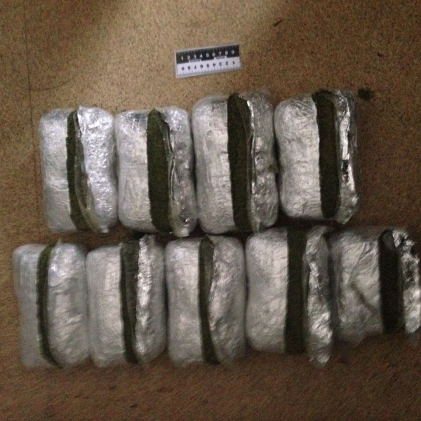 Українець намагався провезти через КПВВ 7 кг марихуани у запасці автомобіля