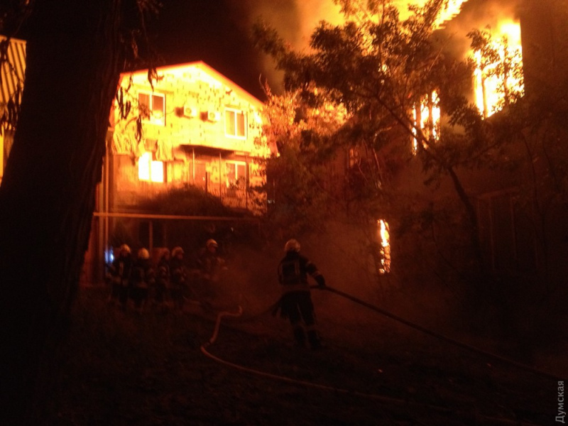 Пожар в санатории в Одессе: эвакуированы жители окрестных домов