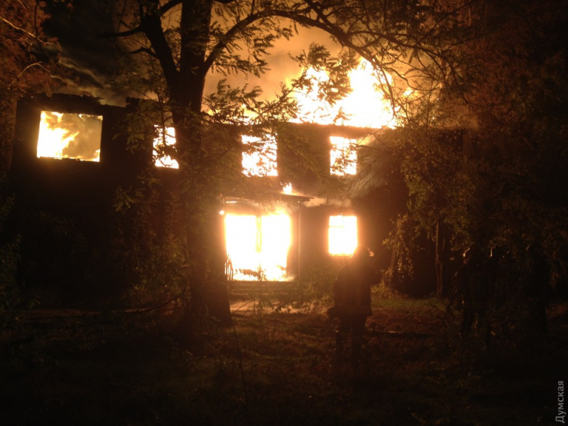 Пожар в санатории в Одессе: эвакуированы жители окрестных домов