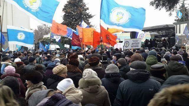 Митинг под Радой: в акции принимают участие более 3 тыс. человек
