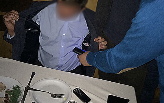 на хабарі затримано чиновник Держслужби з питань праці