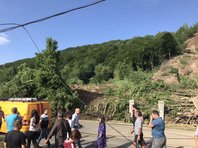 На Закарпатье произошел оползень, повреждены жилые дома