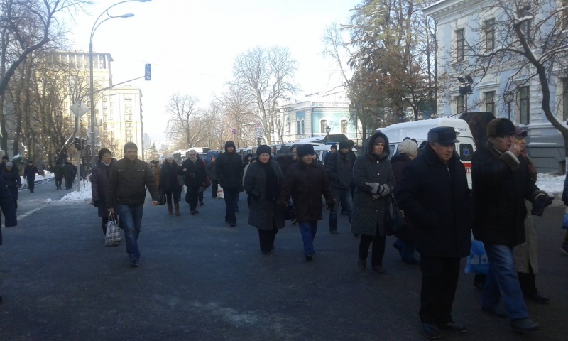 В акции протеста у здания НБУ участвуют порядка 3 тыс. человек, - полиция