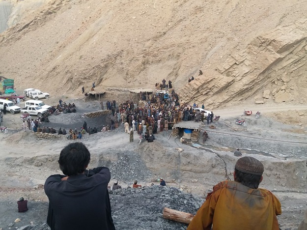 В Пакистане в результате обрушения двух шахт погибли 18 человек