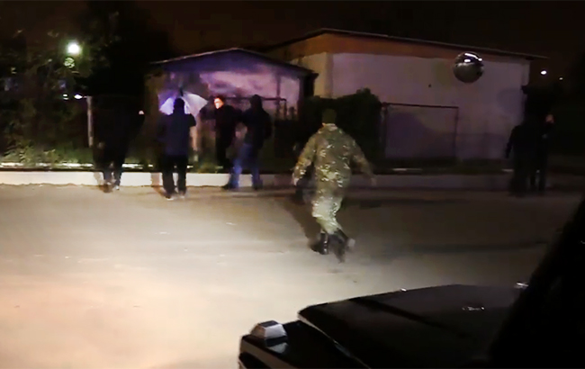 Прокуратура передала в суд дело охранника, который препятствовал журналистам "Схем"