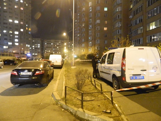 В Киеве неизвестный выстрелил в супругов, а затем скрылся