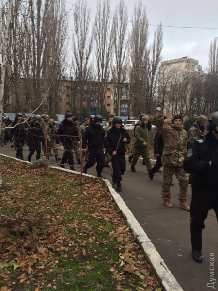 Неизвестные в камуфляже устроили погром в здании Одесской таможни
