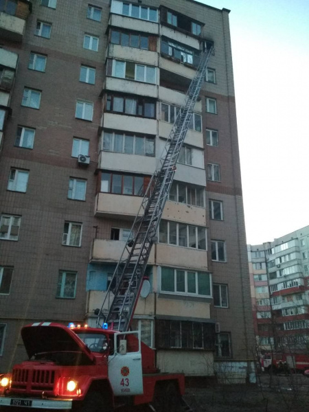 В Киеве в результате пожара пострадали двое людей