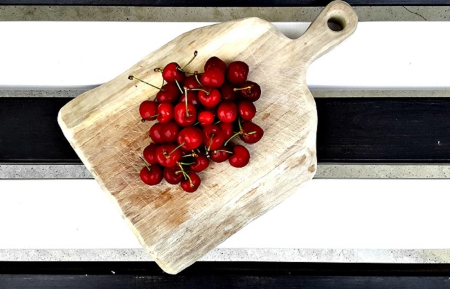 Вишня - незвичайне доповнення до м'ясного салату 