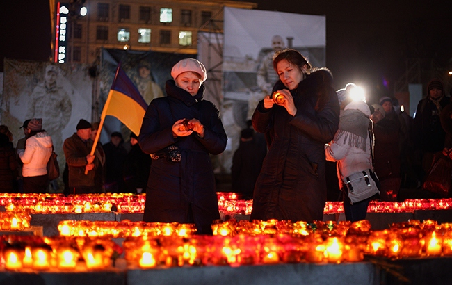 в День Достоинства и Свободы состоится возложение цветов и установка свечей у мемориалов