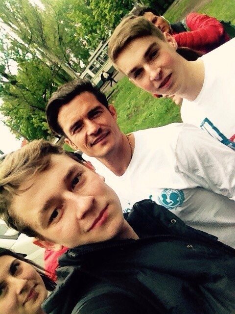 Голливудский актер Орландо Блум посетил Донбасс