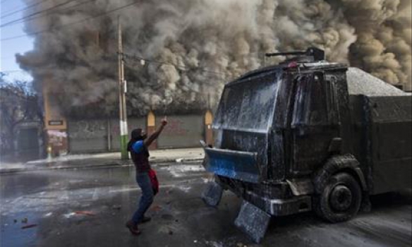 Полиция в Чили разогнала акцию протеста с помощью слезоточивого газа