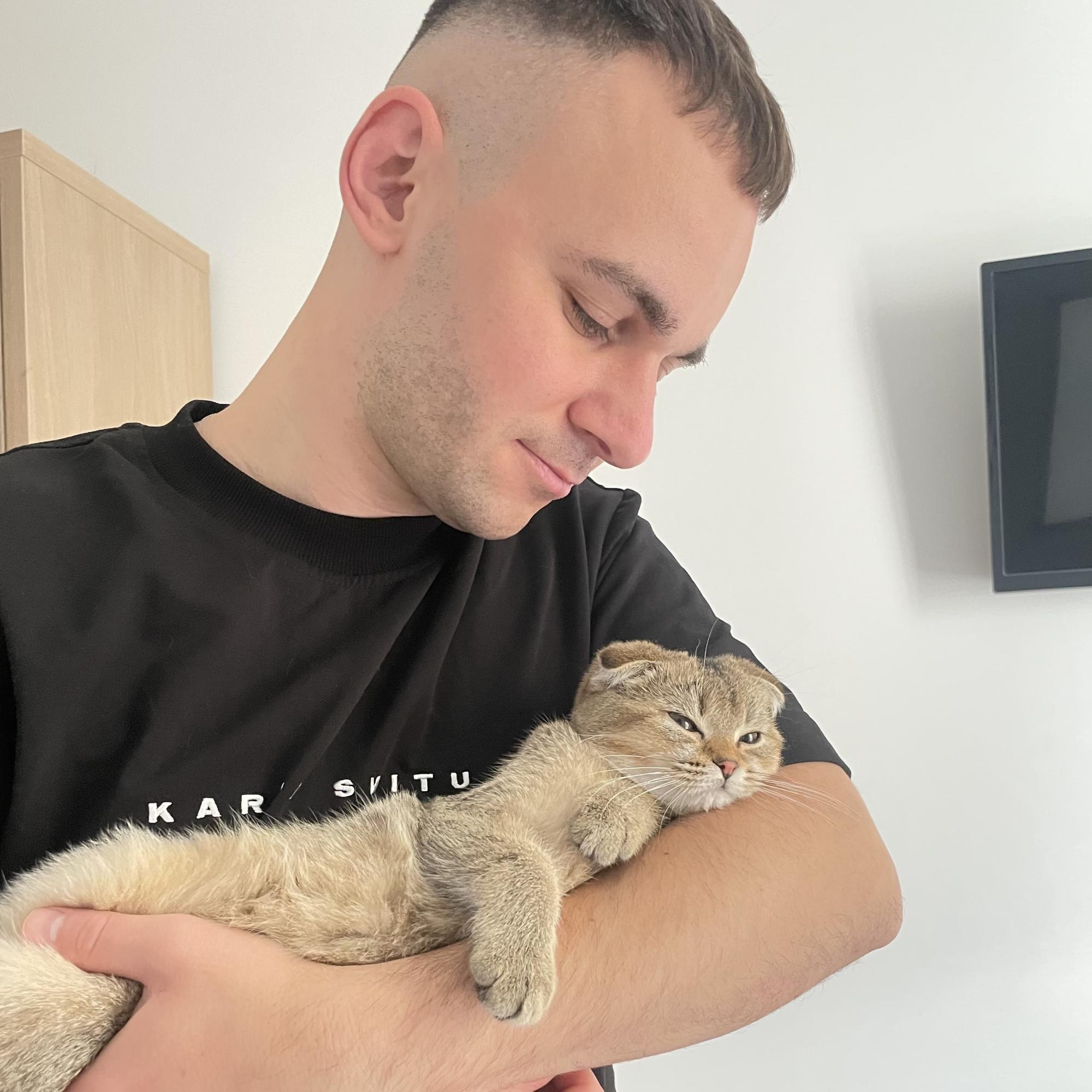 Иван Марунич: Артисты должны всегда быть готовы сменить музыкальные инструменты на военные