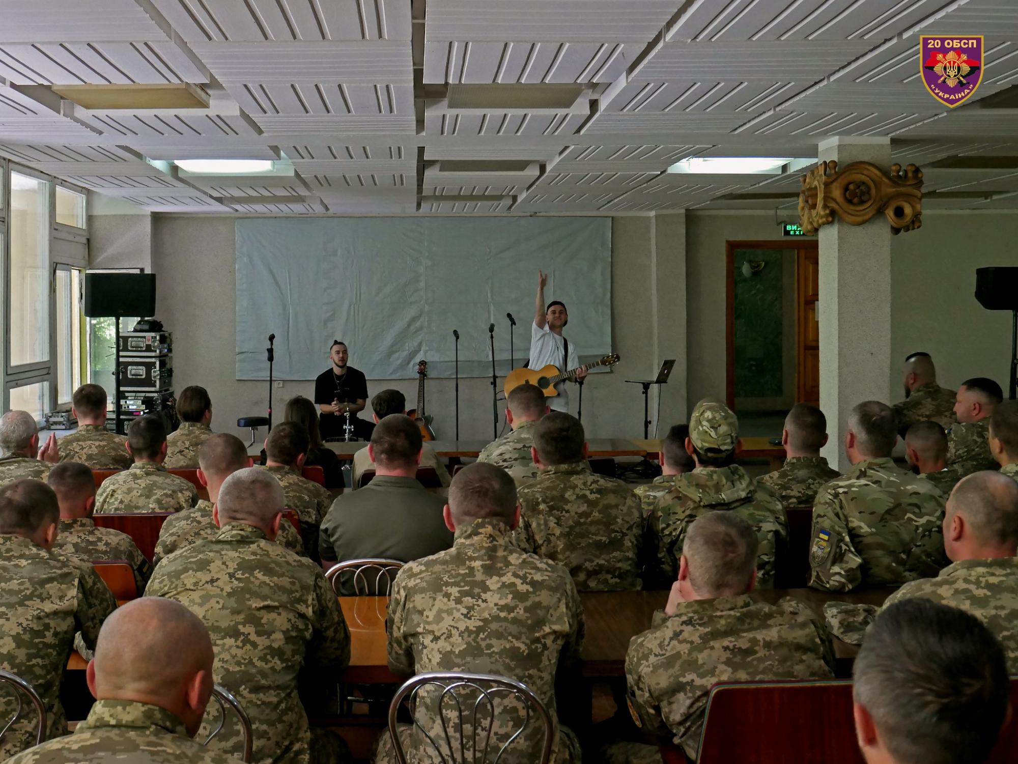 Иван Марунич: Артисты должны всегда быть готовы сменить музыкальные инструменты на военные