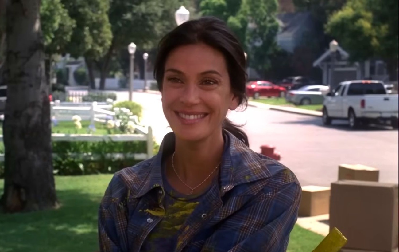 60-річна зірка "Відчайдушних домогосподарок" вразила модним виходом: сяє без ботоксу (фото)