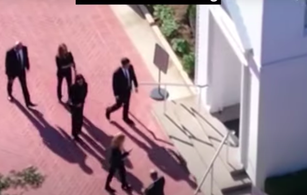 Меттью Перрі поховали у Лос-Анджелесі. Хто прийшов попрощатись із зіркою "Друзів" (фото, відео)