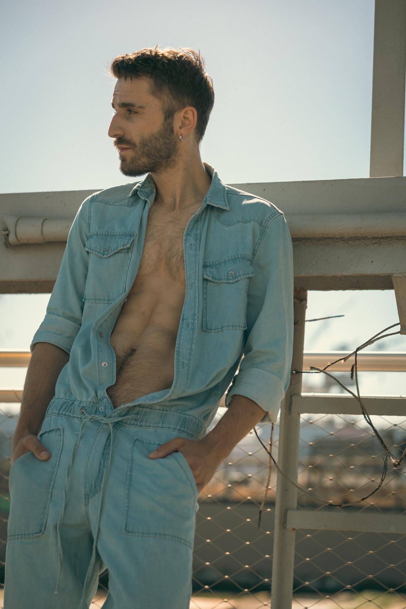 “Довго плакав": український співак-гей присвятив пісню Ірині Фаріон