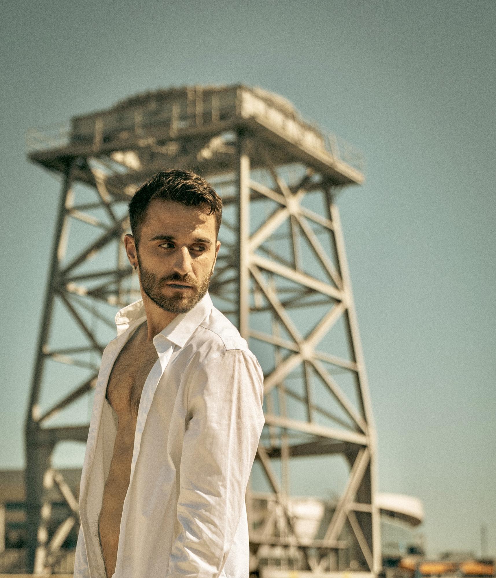 “Довго плакав": український співак-гей присвятив пісню Ірині Фаріон