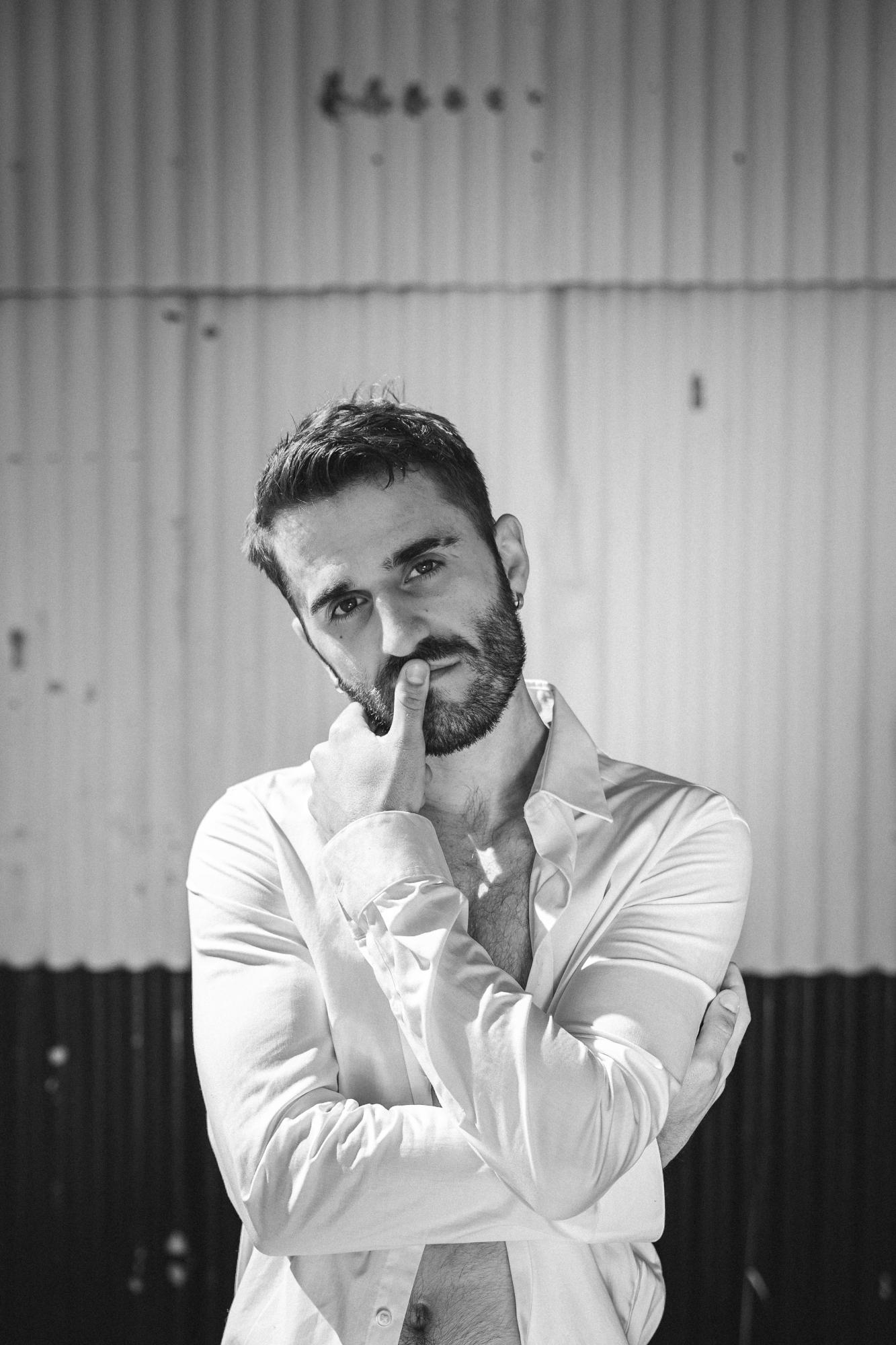 “Довго плакав": український співак-гей присвятив пісню Ірині Фаріон