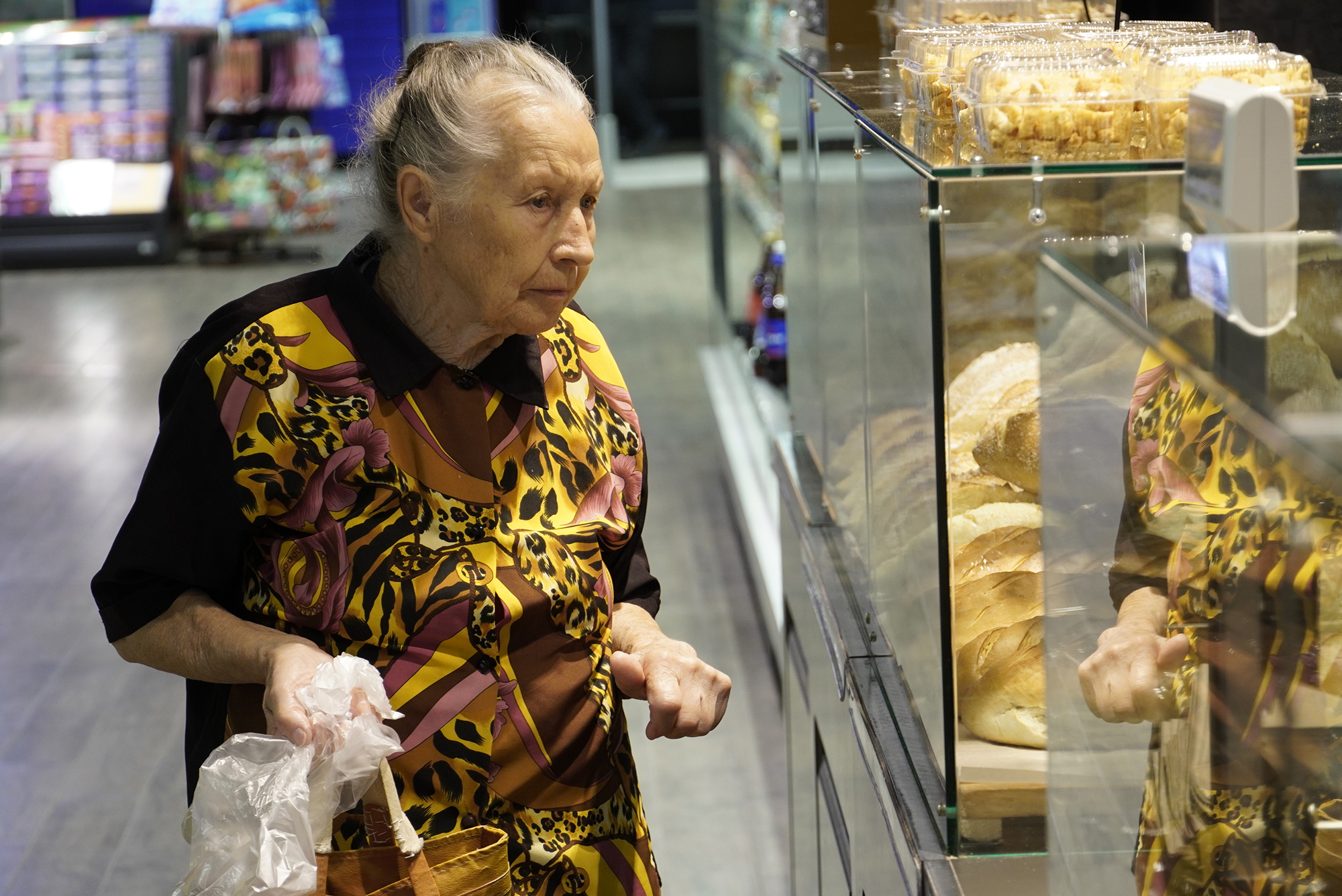 Учеба, тарифы, цены. Как полгода войны изменили жизнь украинцев