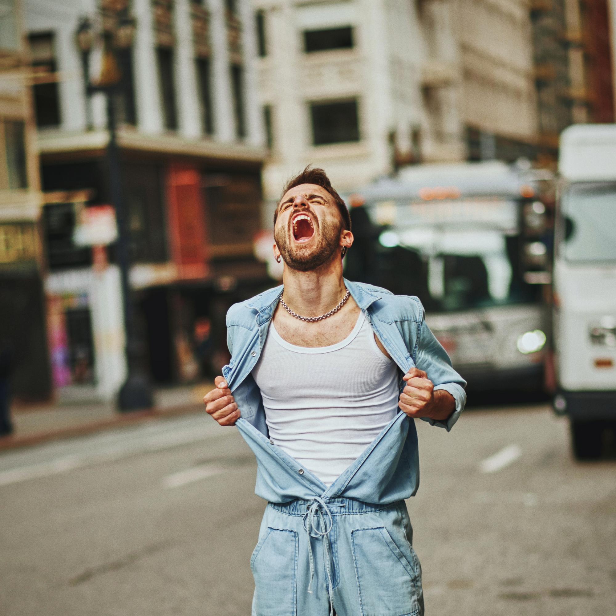 “Довго плакав": український співак-гей присвятив пісню Ірині Фаріон