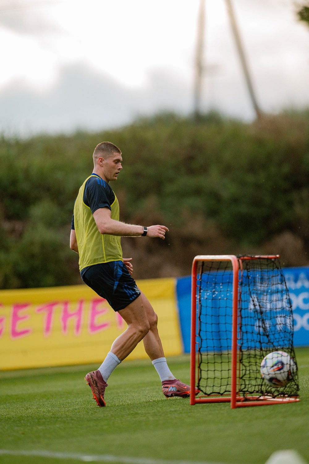 Збірна України стартувала під дощем: перші кадри підготовки до Франції