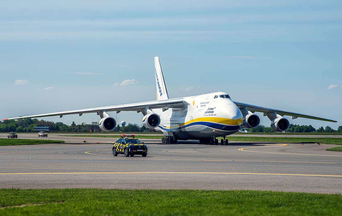 Найбільший вантажний літак. З'явилися фото доставки HIMARS українським "Русланом"