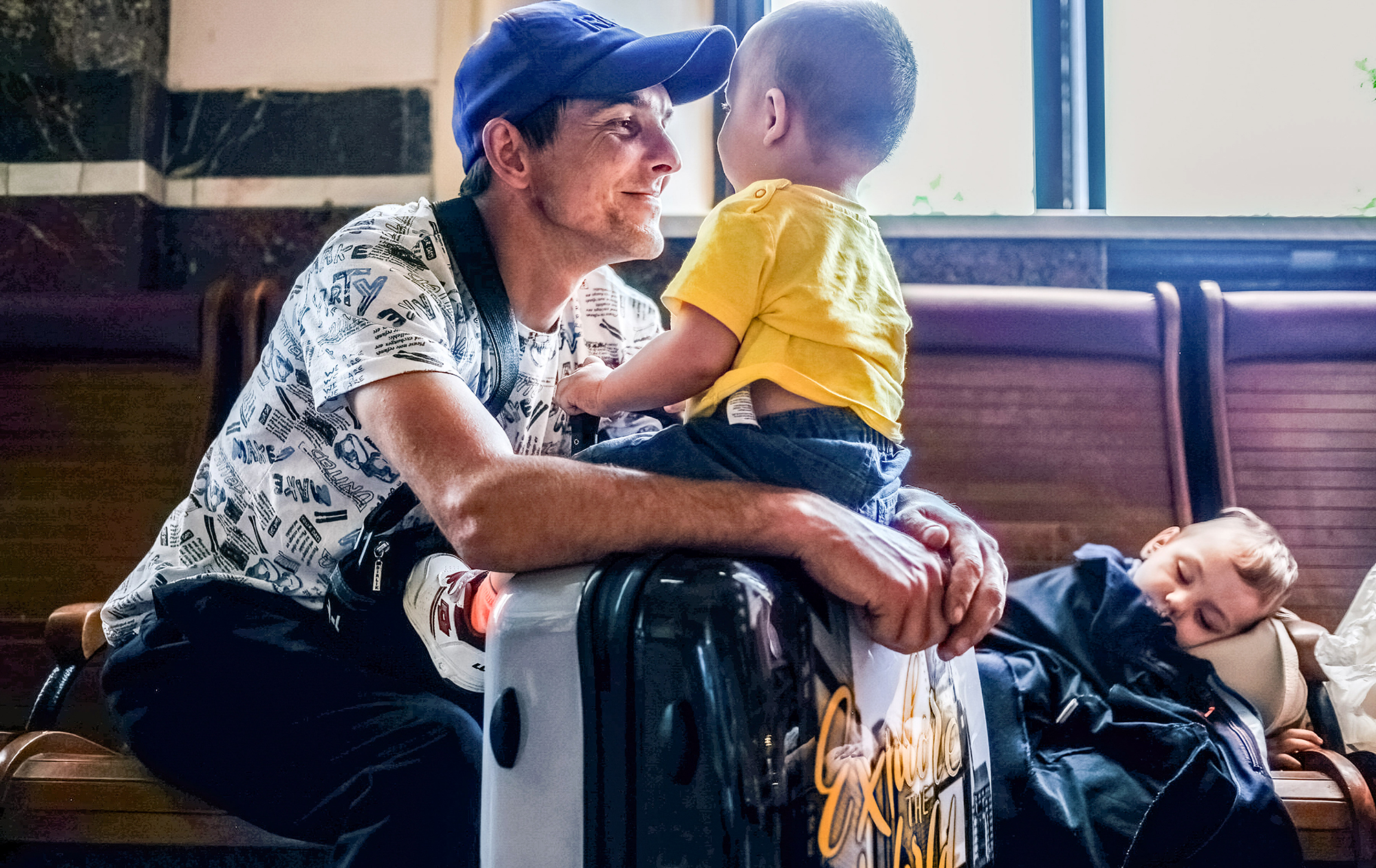 Не только переселенцам. Как получить выплаты от международных организаций в Украине