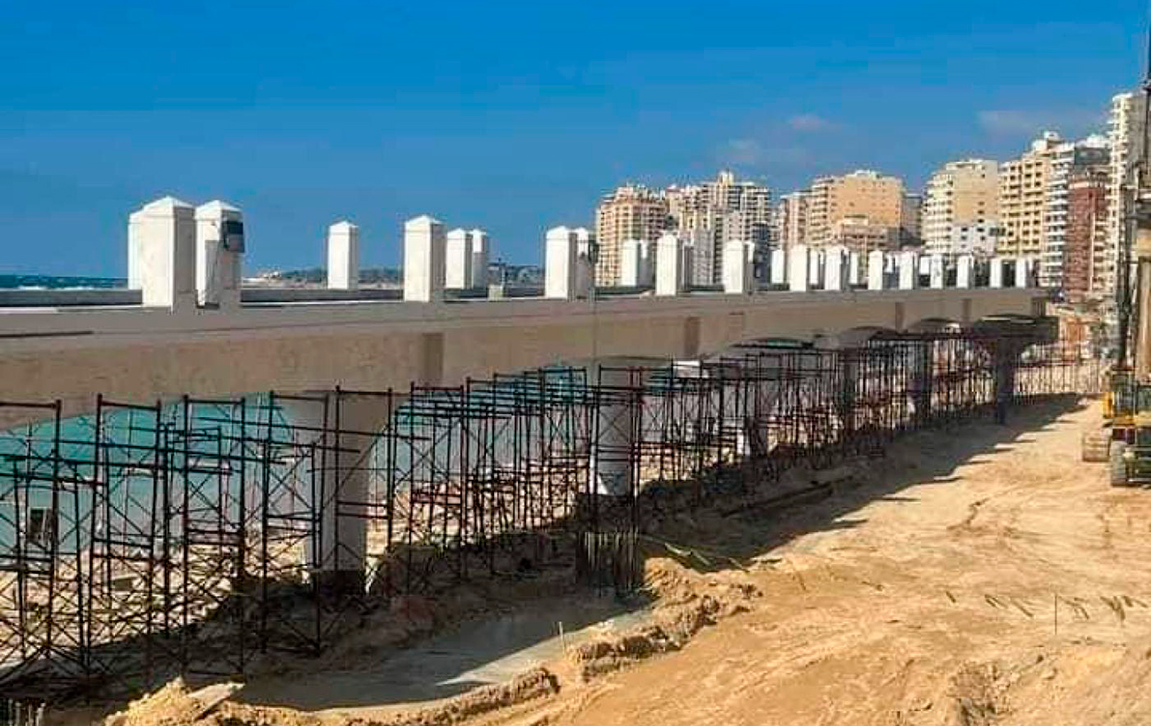 "Злочин проти країни". Магістраль прямо над пляжем в Єгипті спричинила гучний скандал