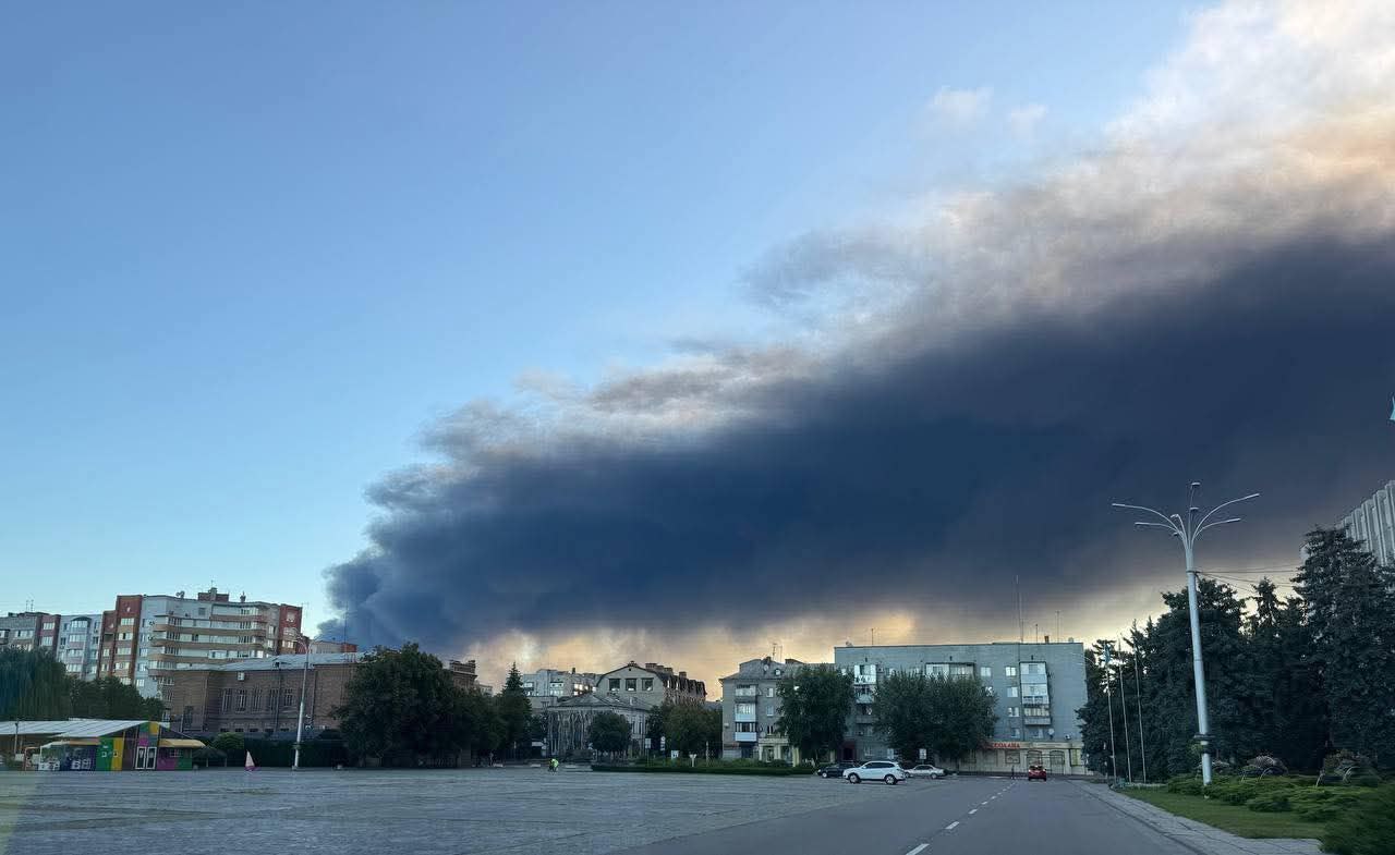 Влучання і знеструмлення: росіяни масовано атакували Кременчук і Лубни