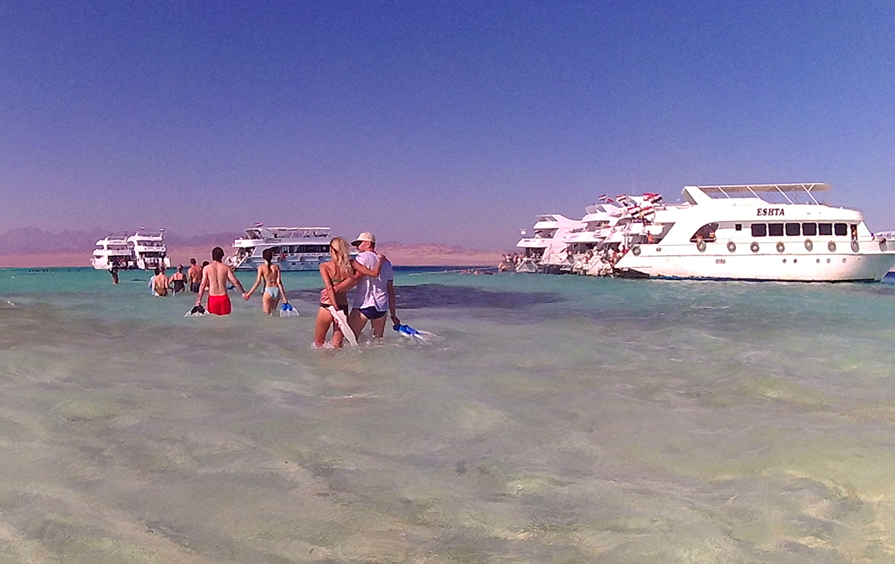 "Это чистый бизнес". Война в Украине не остановила Египет от приема туристов из России