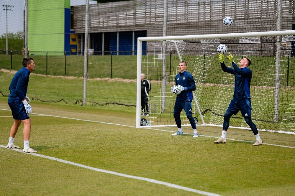 Перше тренування "синьо-жовтих" у Торонто: хто готується до матчу з Канадою (фото)