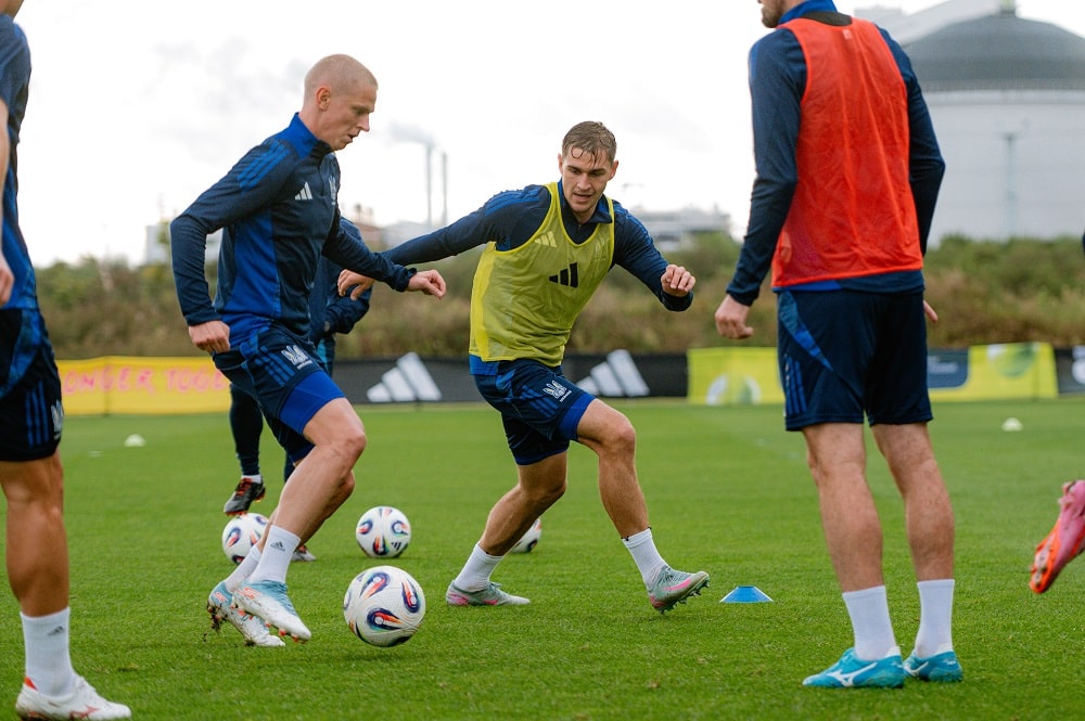 Збірна України стартувала під дощем: перші кадри підготовки до Франції