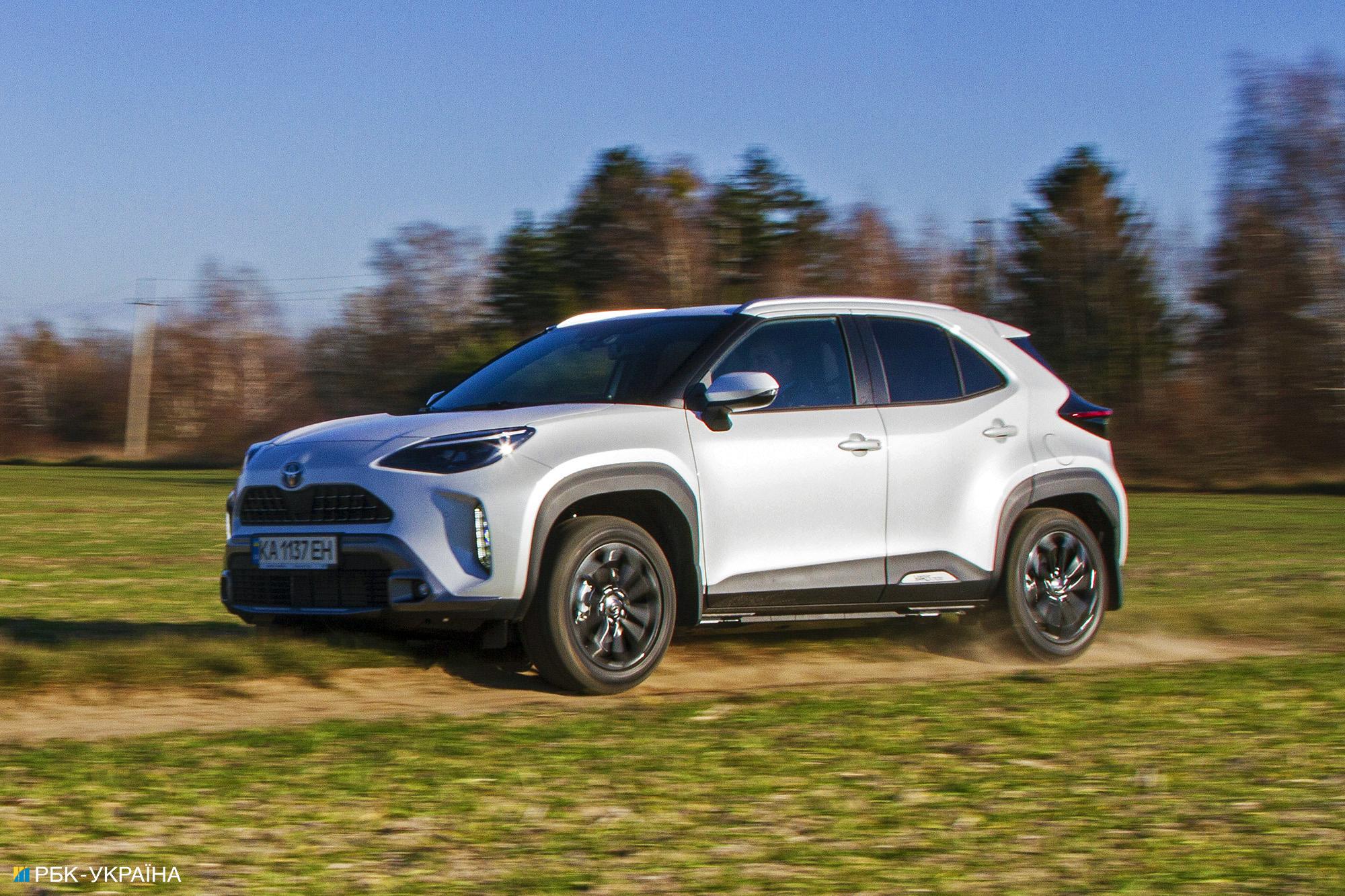 Скелі Коростишева та бруківка Львова: тестуємо новий кросовер Toyota Yaris Cross
