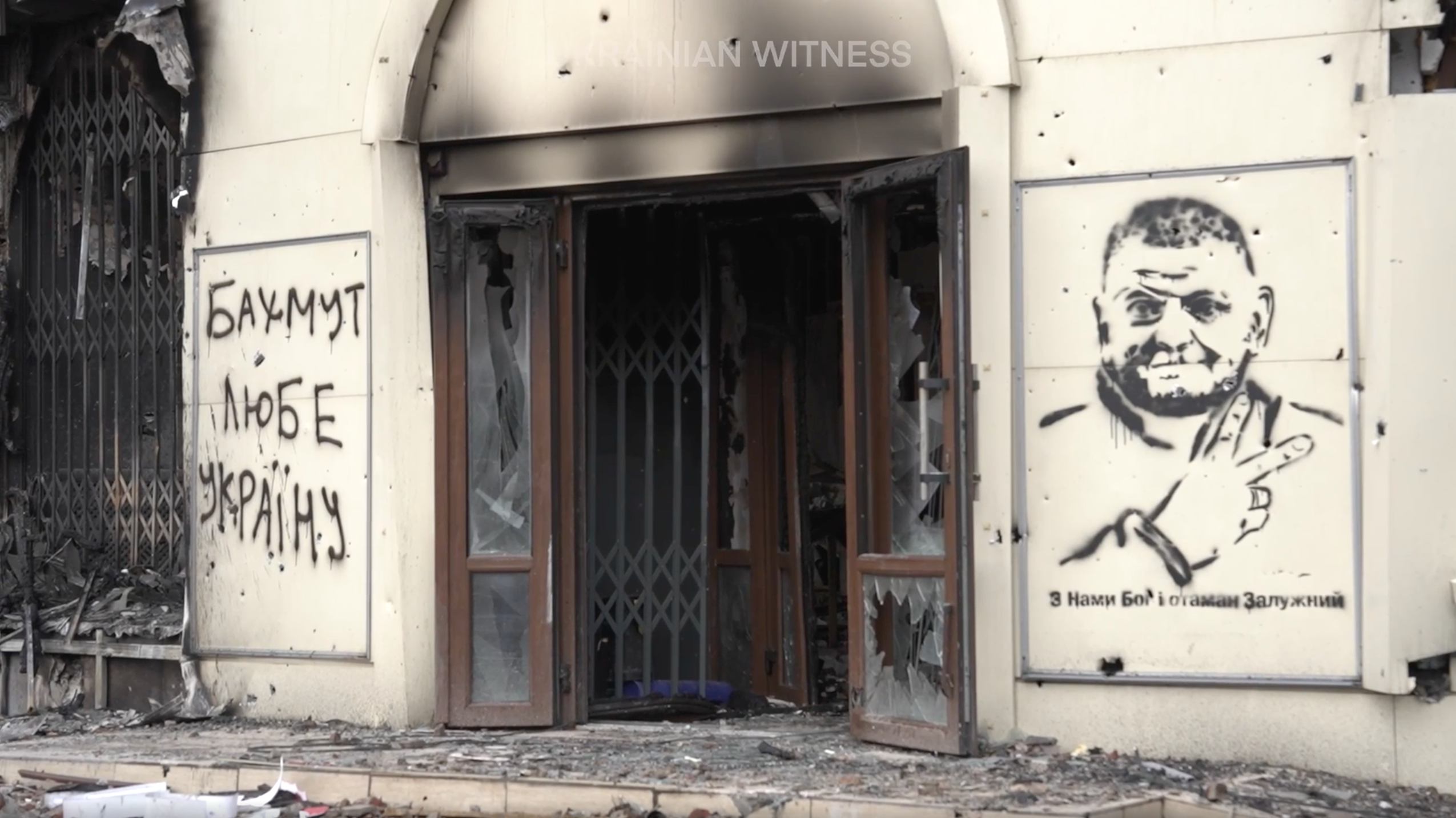 "Бахмут - найгарячіша точка планети". Українські снайпери розповіли про бої, які точаться в місті