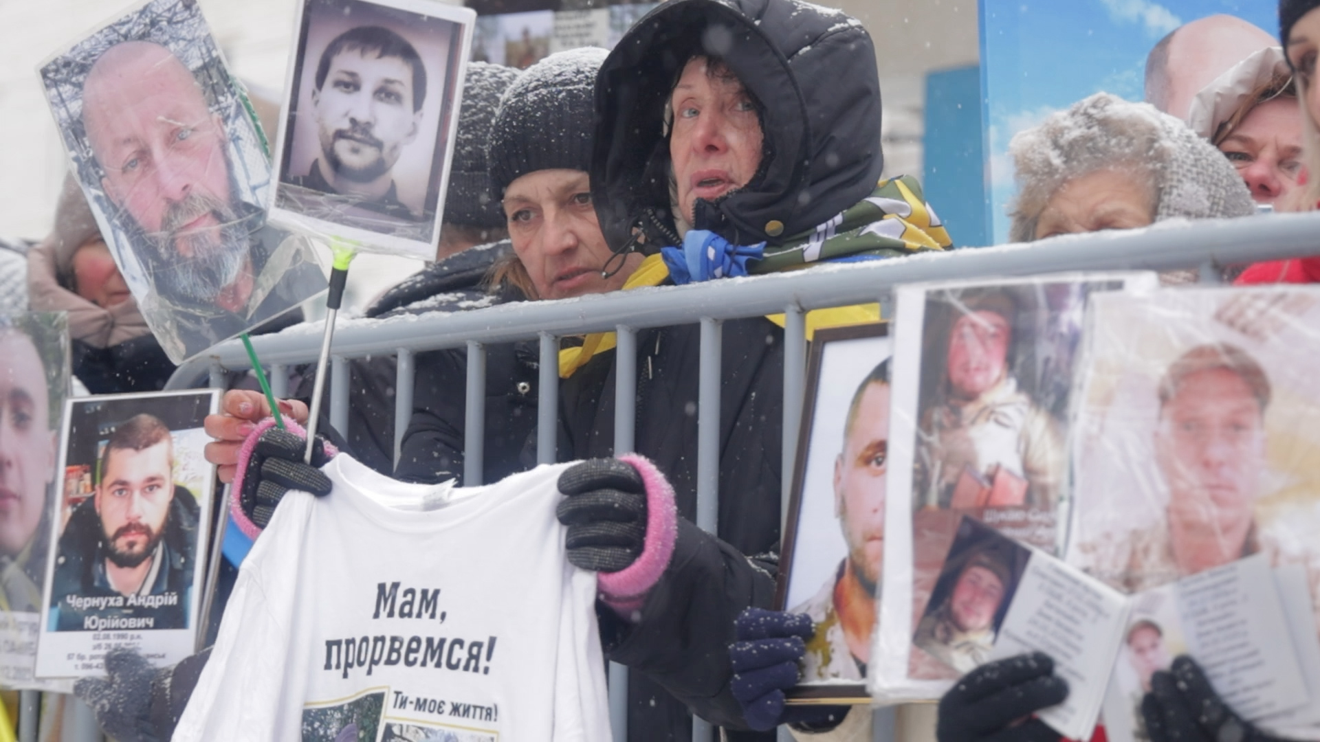 "Я видел, он живой": истории семей, которые ждут своих из плена на каждом обмене