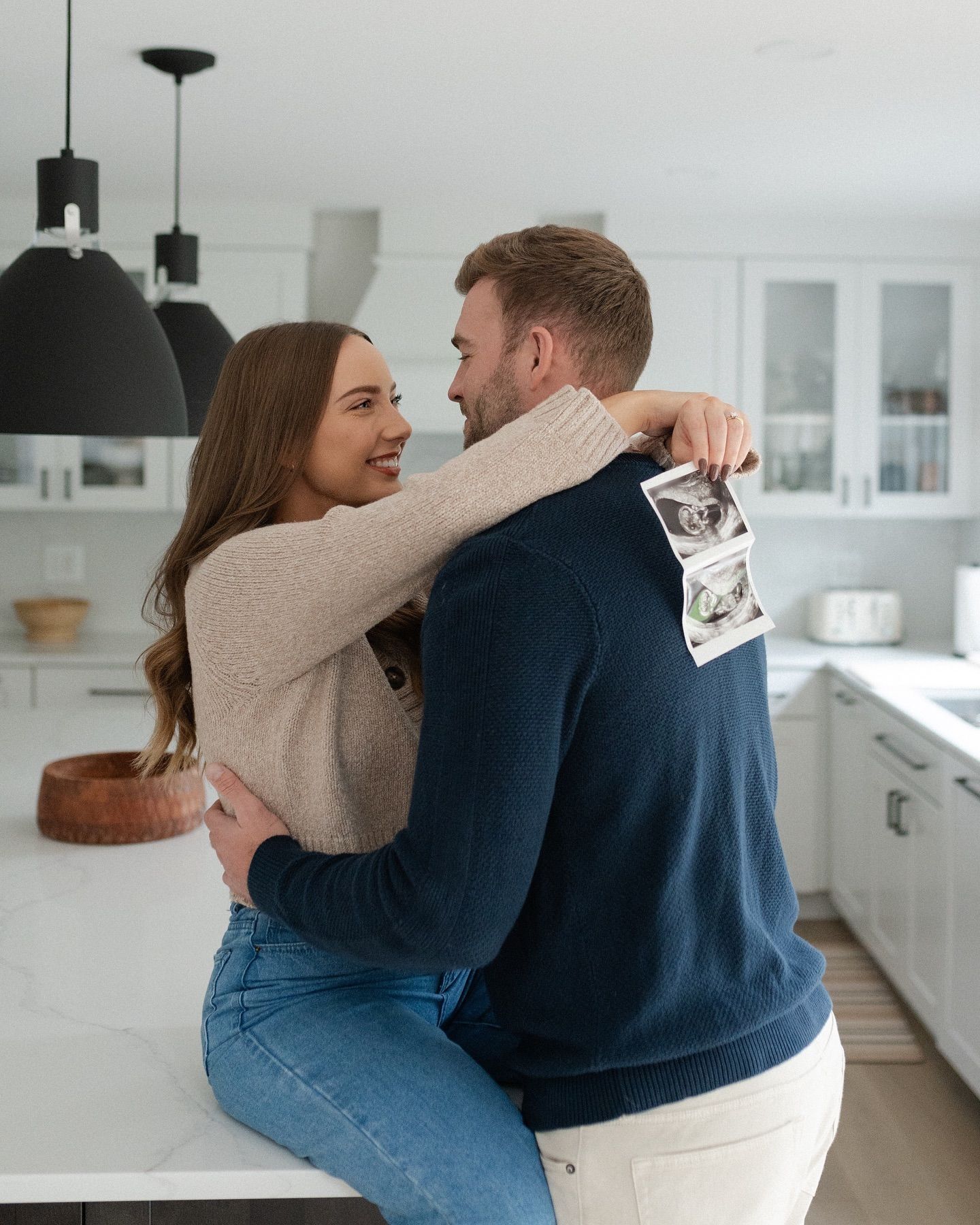 Емінем вперше стане дідусем: фани побачили репера зі сльозами на очах (відео)