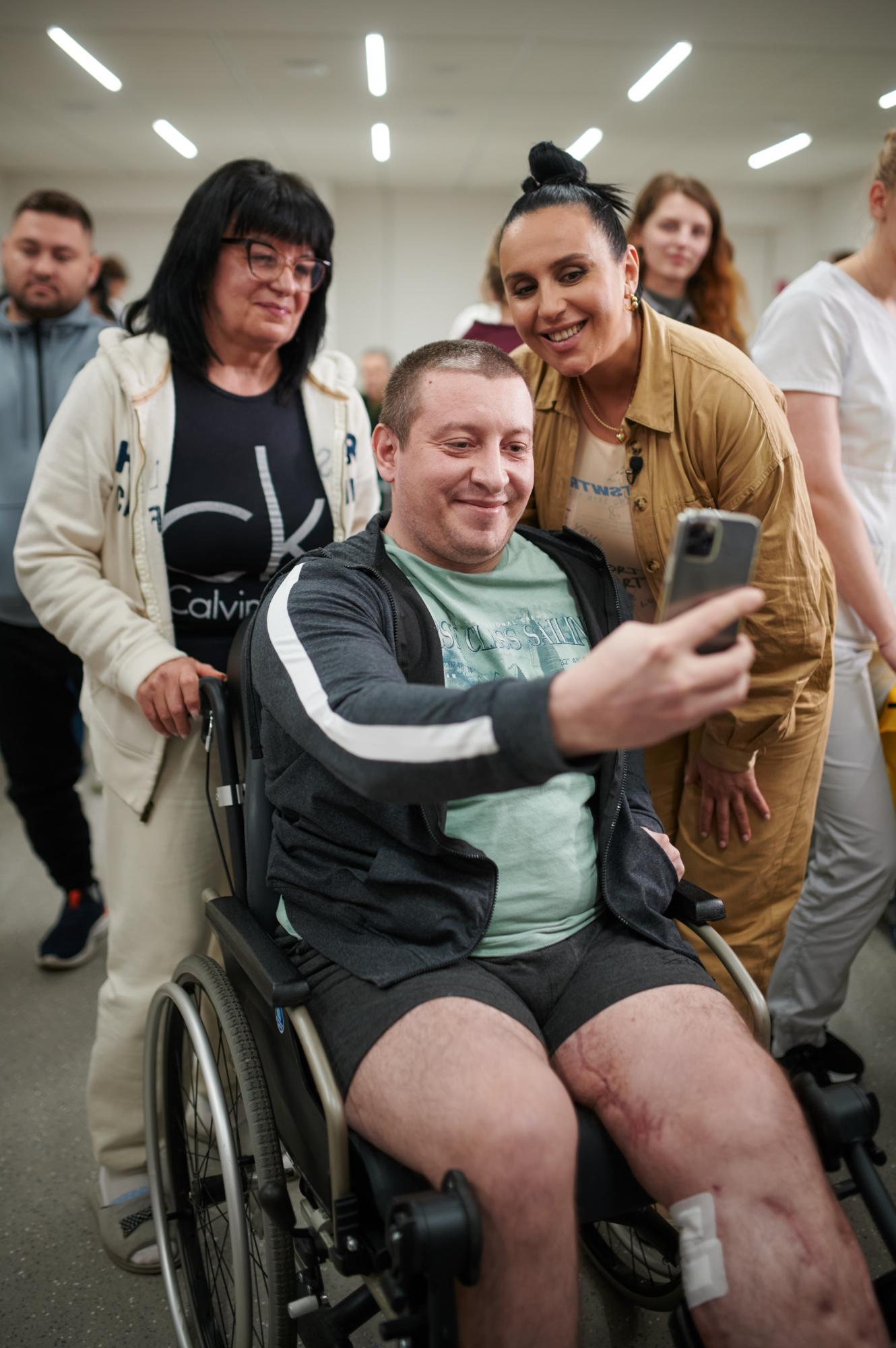 Беременная Джамала спела для раненых военных: трогательные кадры