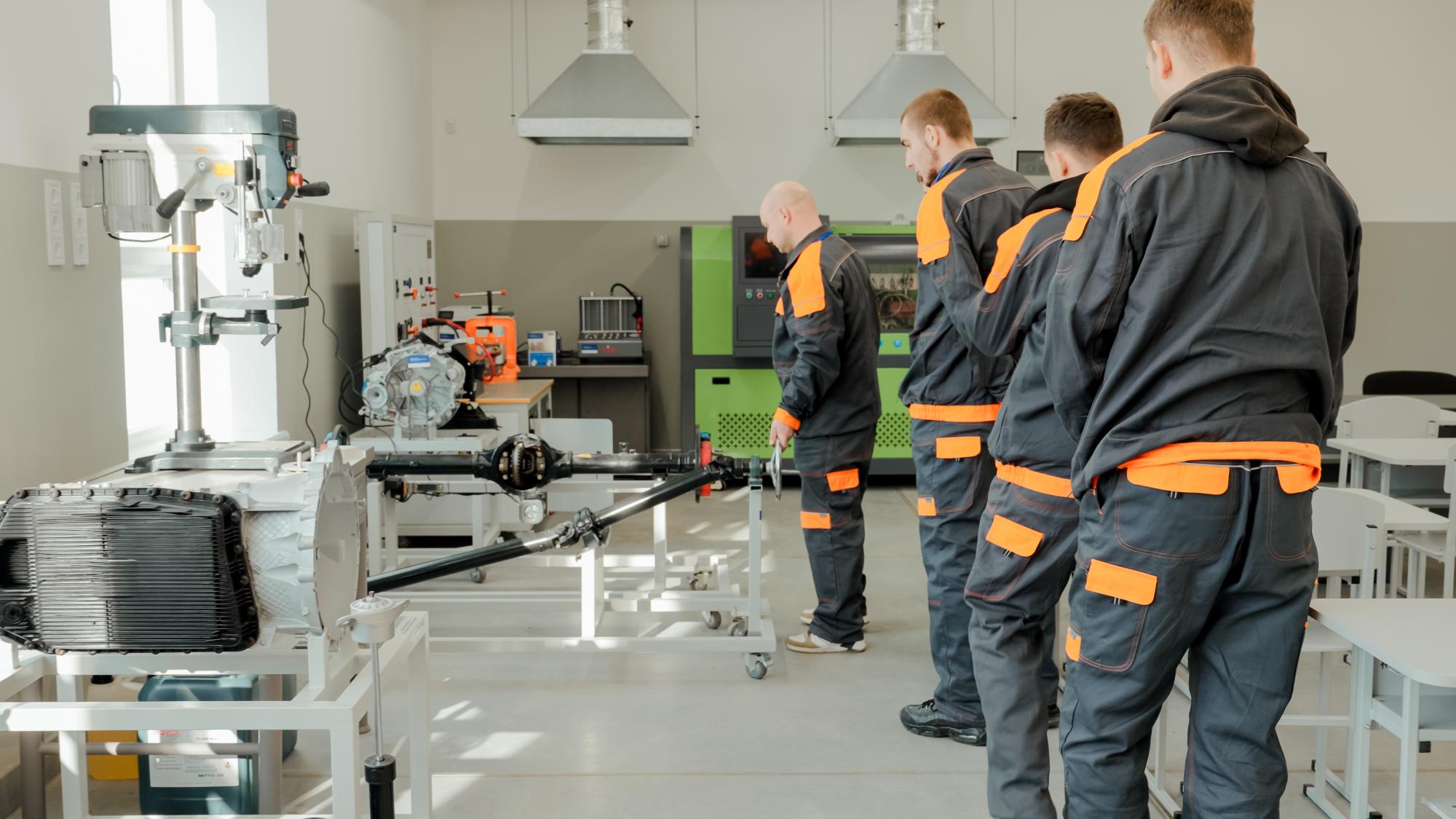 Робота, яку не замінить AI: чому компанії "полюють" на кваліфікованих будівельників