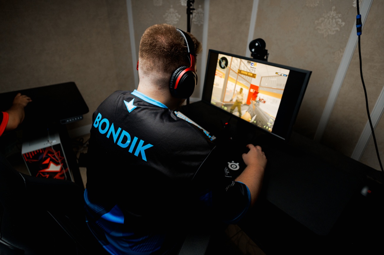 Favbet Team показала, як проходять буткемпи кіберспортсменів в Україні