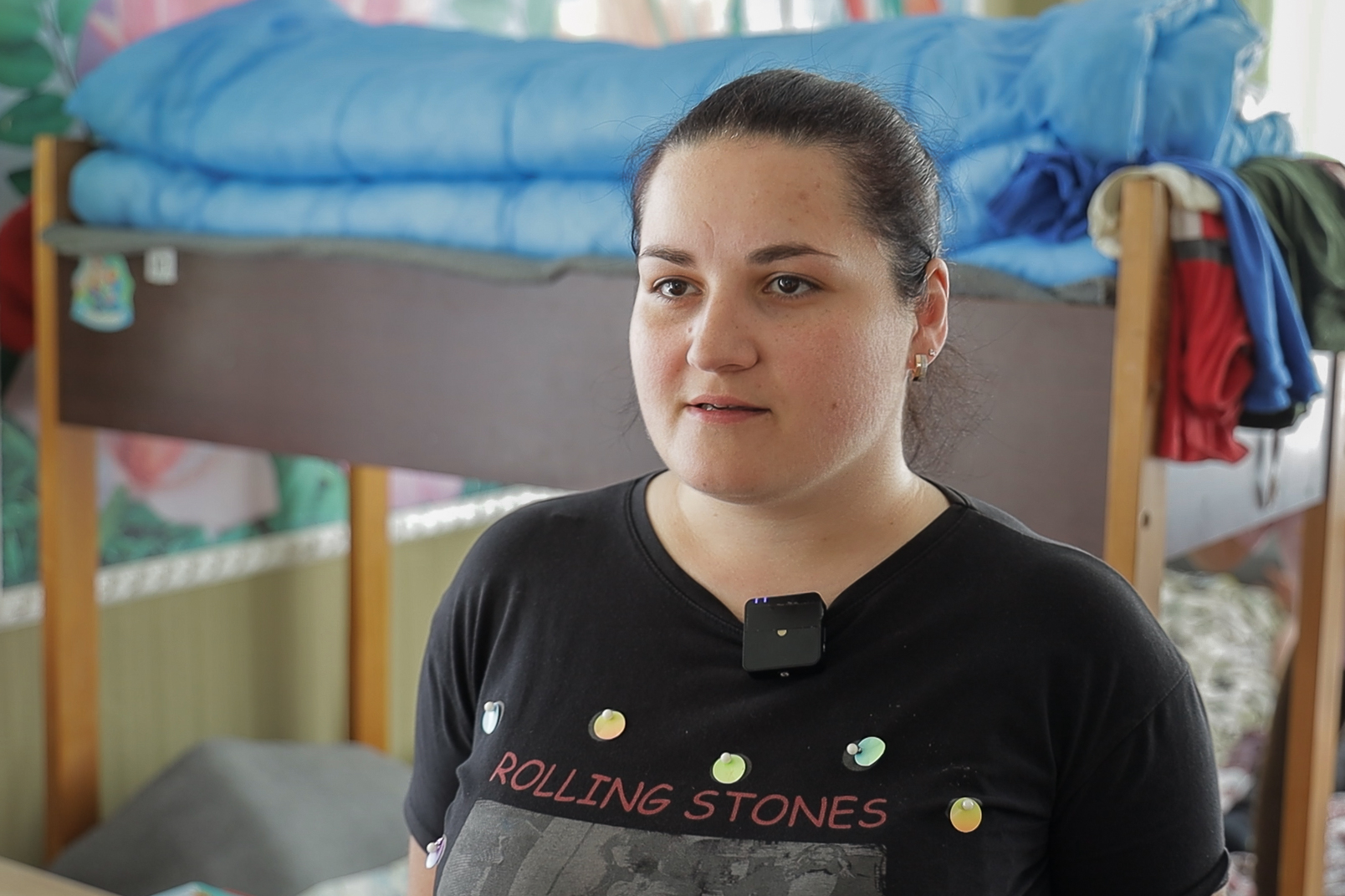 "Куди прийдуть росіяни, жити не залишуся". Як переселенці рятуються від війни у шелтерах