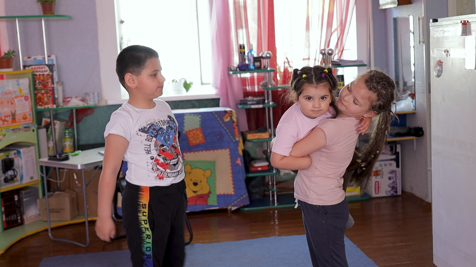 "Куди прийдуть росіяни, жити не залишуся". Як переселенці рятуються від війни у шелтерах