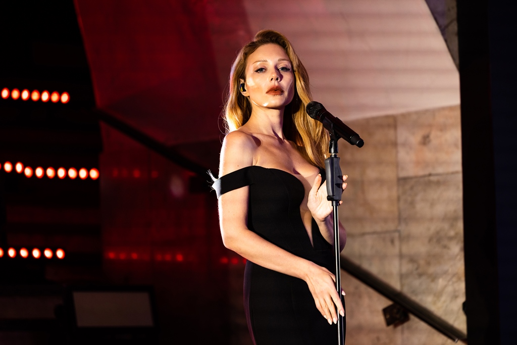 Тіна Кароль показала рідкісне фото з мамою і старшим братом