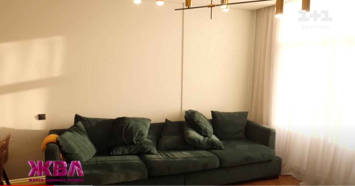 Зірковий ведучий вперше показав свою велику квартиру на березі Дніпра