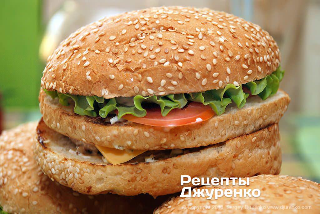 Кулинар дал простой рецепт домашнего бургера: будет лучше, чем в ресторане!