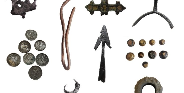 Археологи знайшли тисячолітні артефакти лицарів: унікальні фото скарбів
